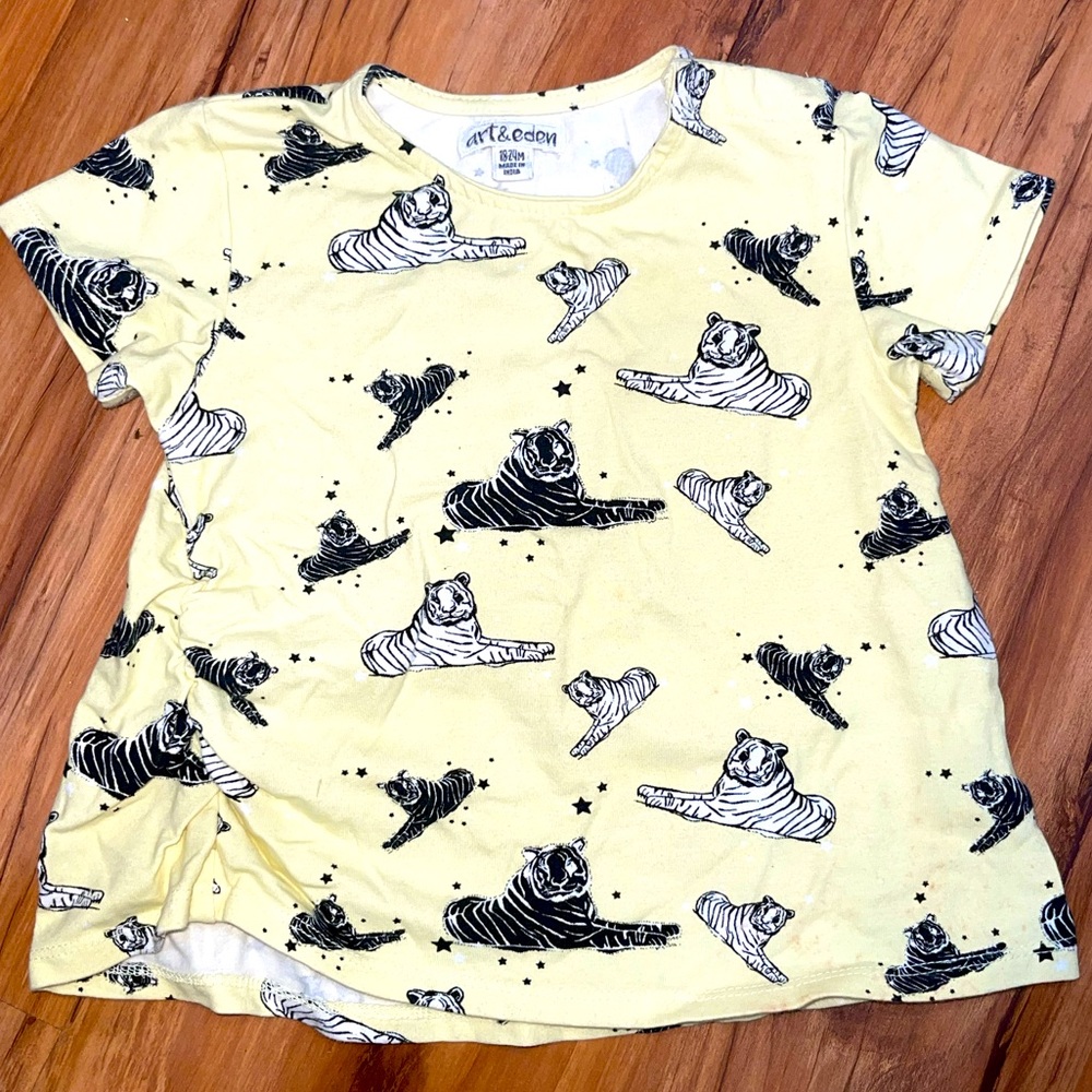 18-24 months cute girls too! Never worn!